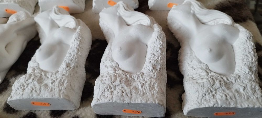 Estatuas religiosas feitas de gesso