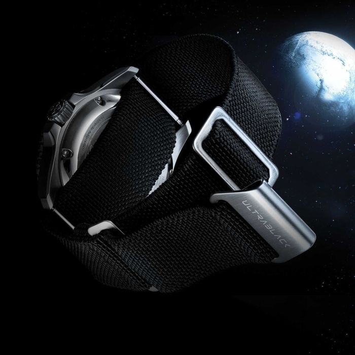 VENEZIANICO: Nereide Ultrablack (na pasku nylonowym)