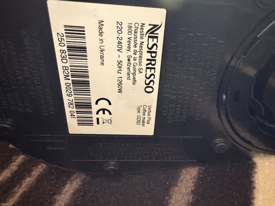 Máquina de Café Nespresso Vertuo Plus GDB2