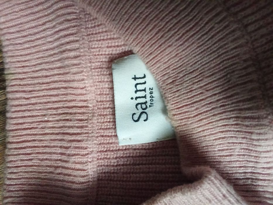 Sweter damski z falbanami