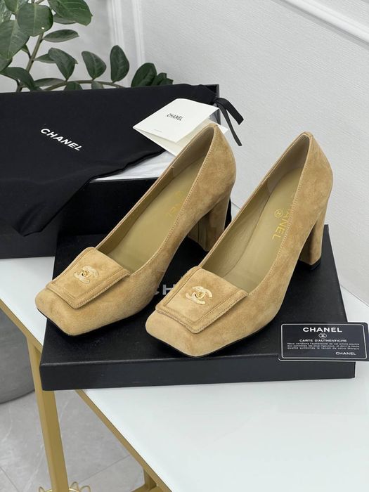 Buty na obcasie Chanel
