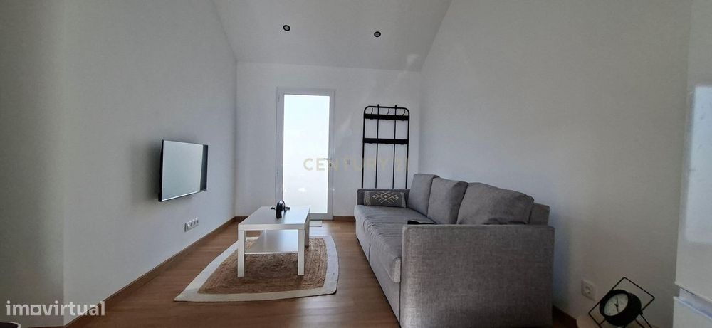 Moradia T2 para arrendamento na Vila de São Sebastião