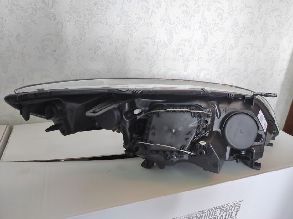 Фара фари Рено Меган 3 Renault megane 3 260108719R 260607449R