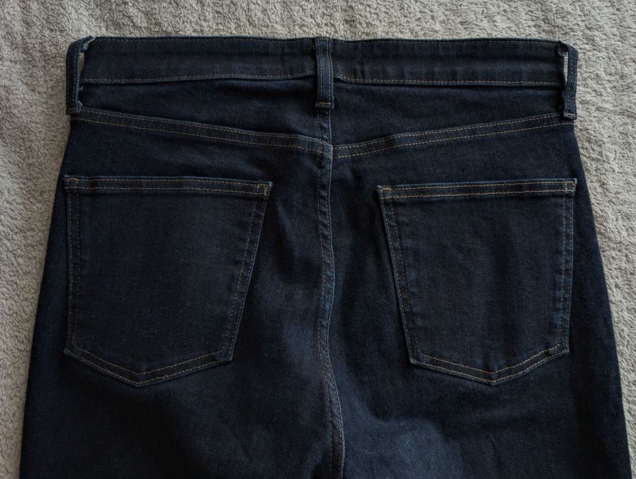Granatowe spodnie jeansowe jeansy Uniqlo ok. 34 - 36