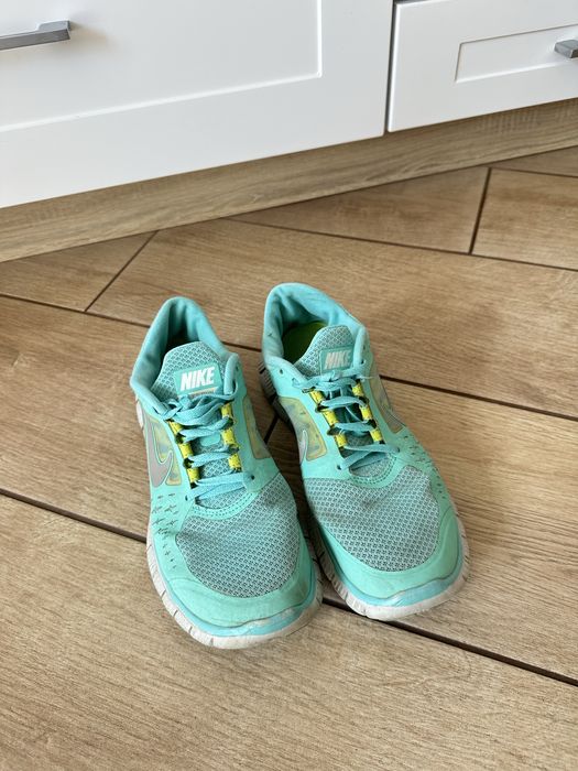Кросівки жіночі nike