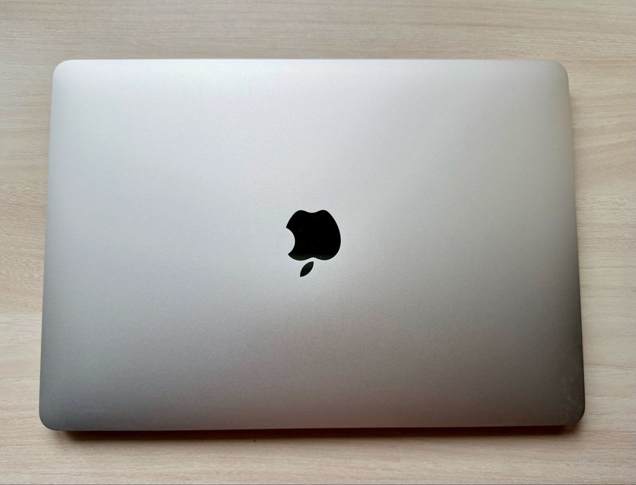 MacBook Pro M2 ідеальний стан