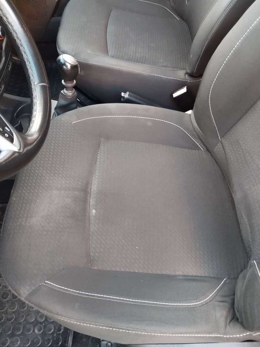 Carrinha Dacia, em muito bom estado de conservação. Económica e pronta para fazer muitos kilómetros, sem problemas.