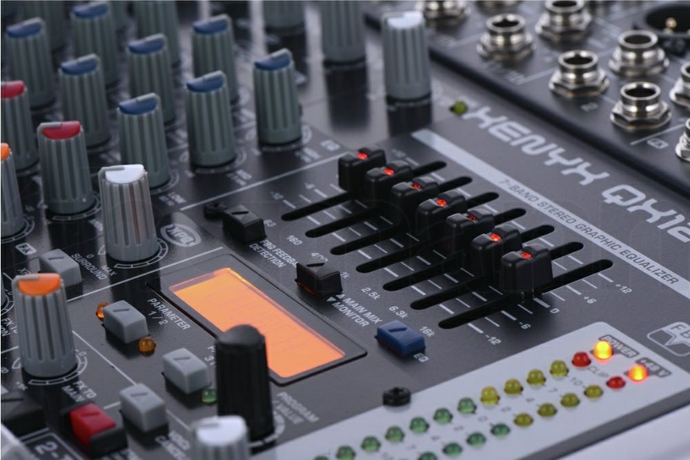 REBAIXA!! Mesa Som Beringuer QX1222USB 12 Canais