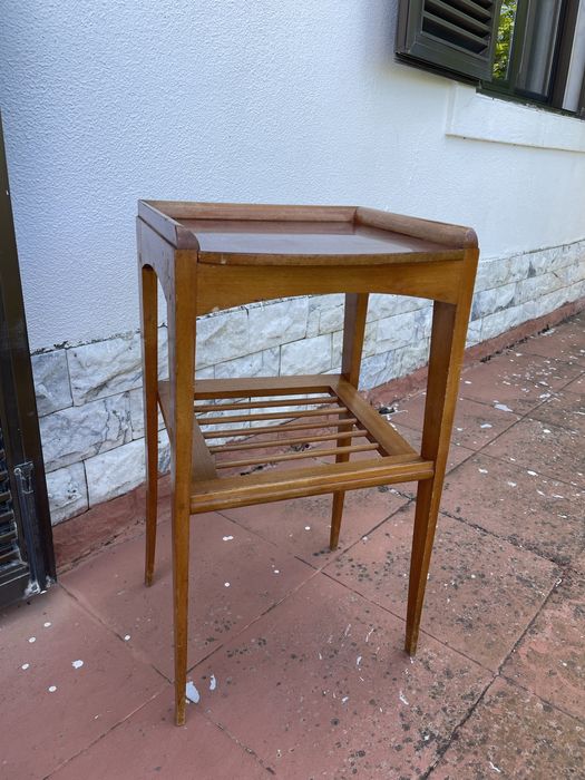Pequena mesa de apoio vintage