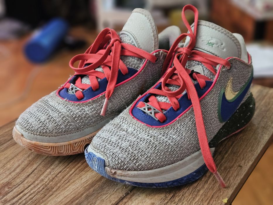 Nike Buty do koszykówki Lebron XX  Szary r.36,5