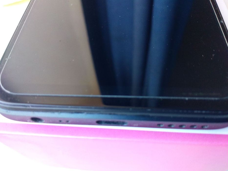 Продаётся  телефон редми8а