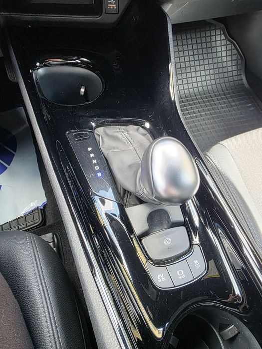 Toyota C-HR samochód