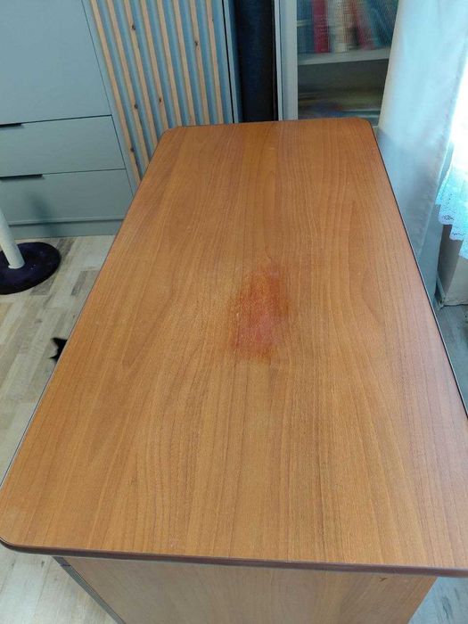 Стіл для вітальні