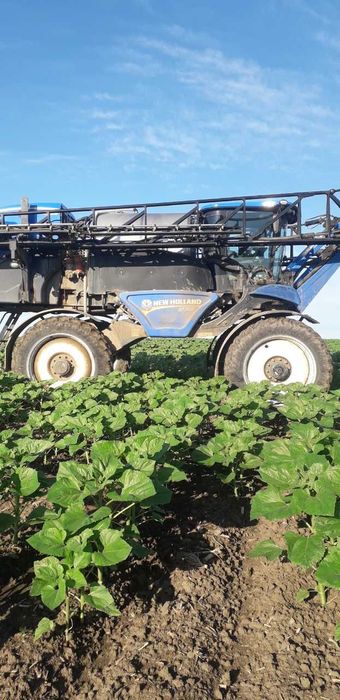 Самохідний обприскувач New Holland 310F