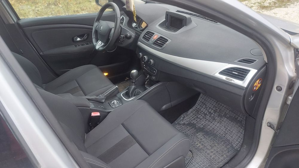 Renault Megane 3 1.6 16 V benzyna hatchback z Niemiec klimatyzacja nav