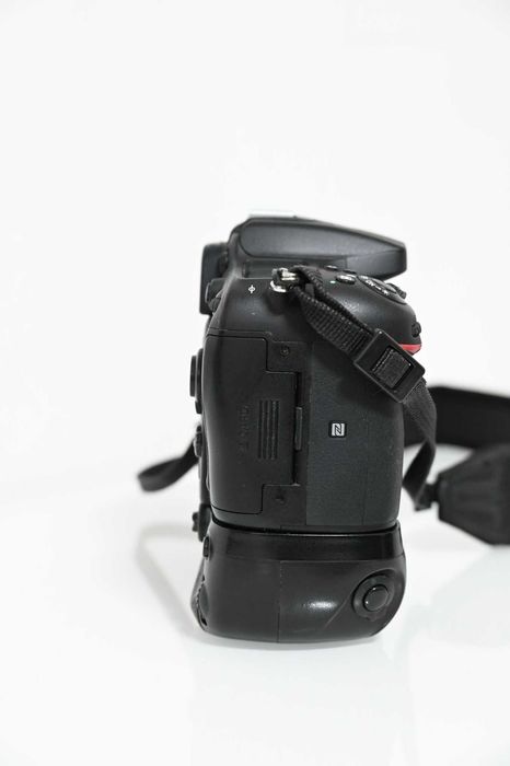 Máquina Fotográfica Reflex DSLR Nikon D7200 Corpo + Grip + 3 Baterias