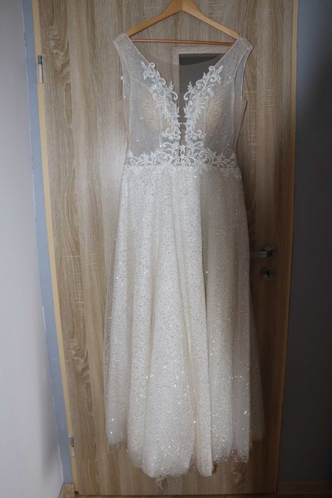 Piękna Suknia Ślubna ecru