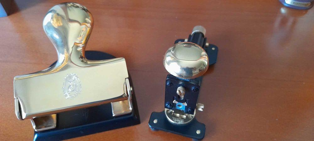 Agrafador e furador de mesa El Casco