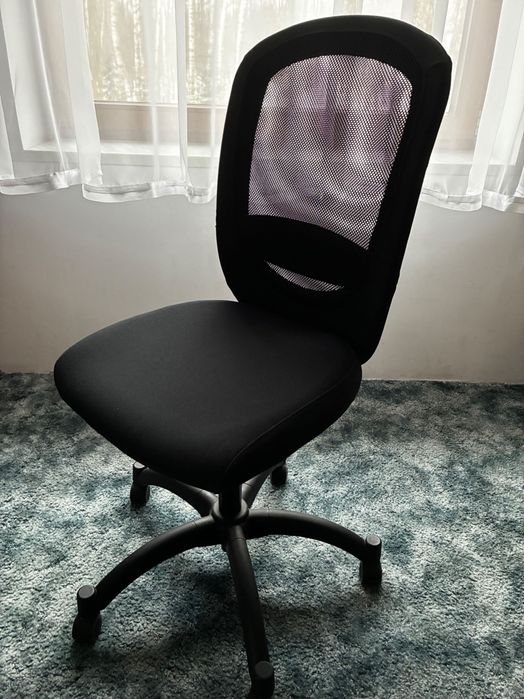 Fotel obrotowy czarny