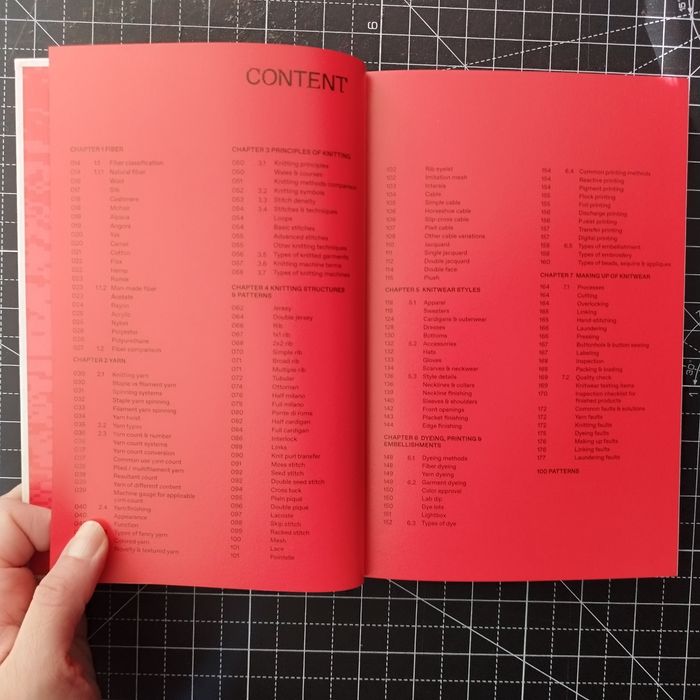 Livro The knitwear manual da Fashionary