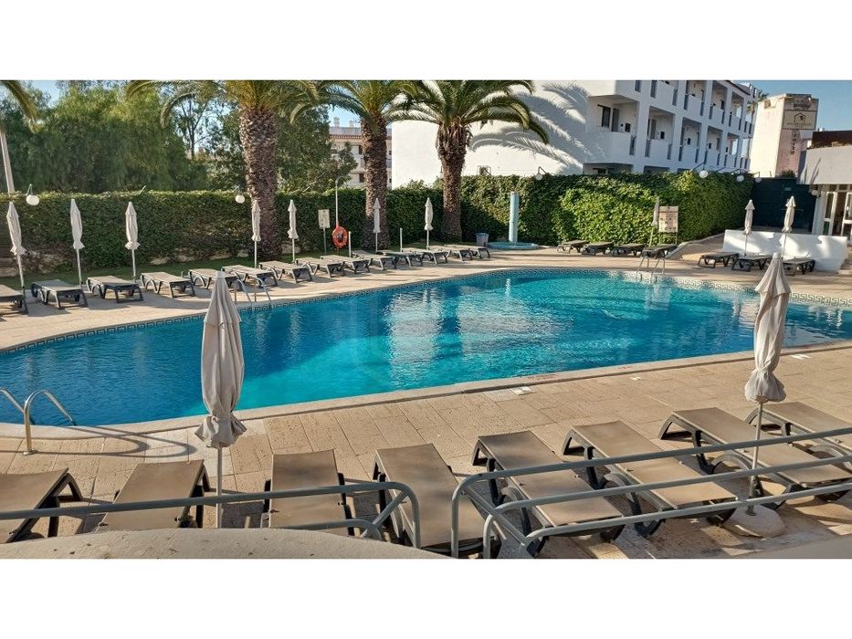 Apartamento T0 em condomínio com piscina e perto da praia em Albufe...