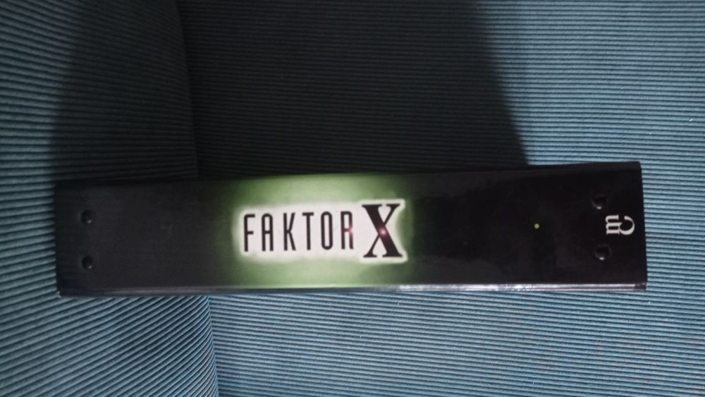 Czasopisma Faktor X, pierwszy segregator