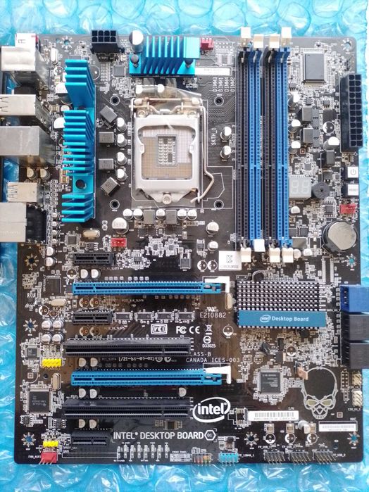 Гарна і Рідкісна Материнська плата Intel DP67BG Socket LGA1155
