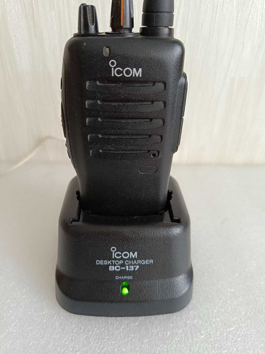 Рация Icom IC-F11 VHF, Готовые к работе . Оригинал. Литиевая батарея.