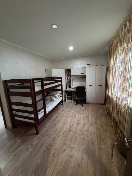 Продається добротне господарство в селі Берегомет, Чернівецького району, всього за 20 км від Чернівців!