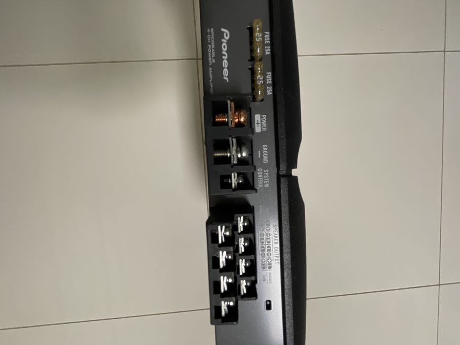 Aplificador Pioneer auto