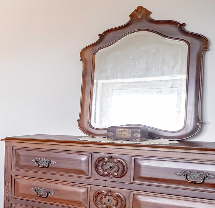 Mobília antiga em excelente estado de conservação