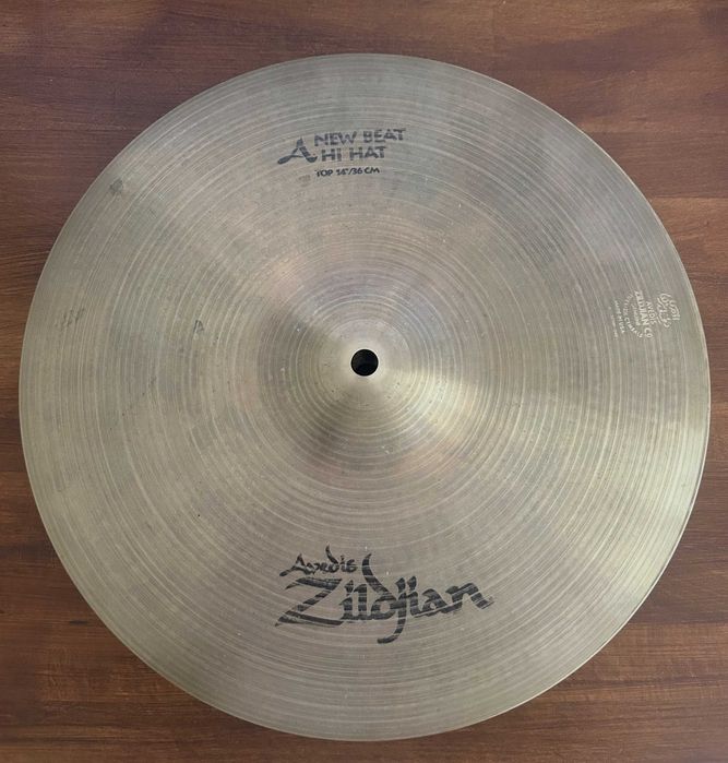 Par de pratos Hi-Hat Zildjian New Beat de 14 polegadas