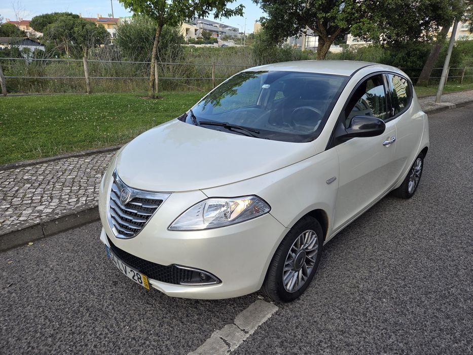 Lancia ypsilon 2011