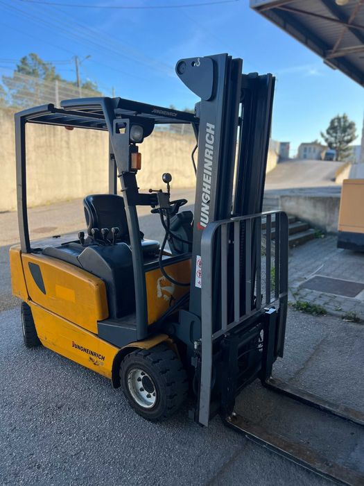 Empilhador Elétrico Jungheinrich 2000Kg Triplex