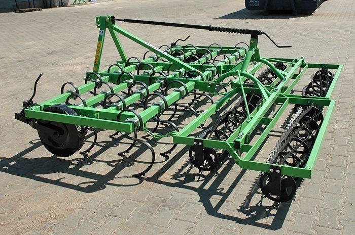 Культиватор Bomet з катком. На стрілах