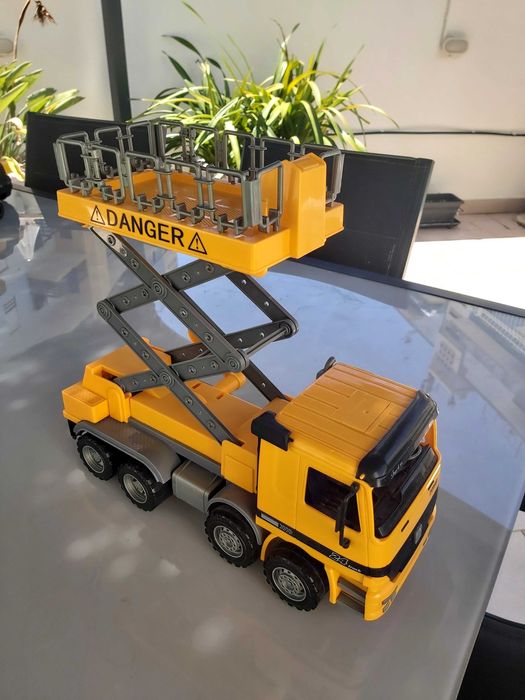 Camião de brincar como novo