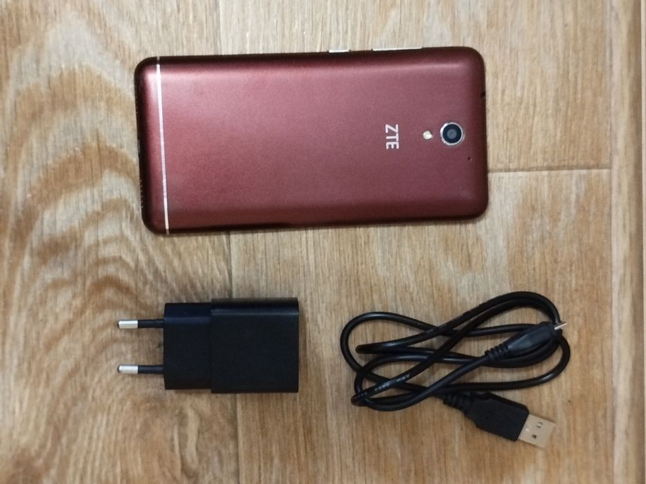 Телефон ZTE BLADE A510 в хорошем состоянии