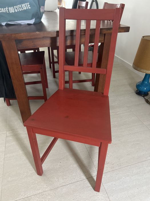 Mesa de jantar e cadeiras