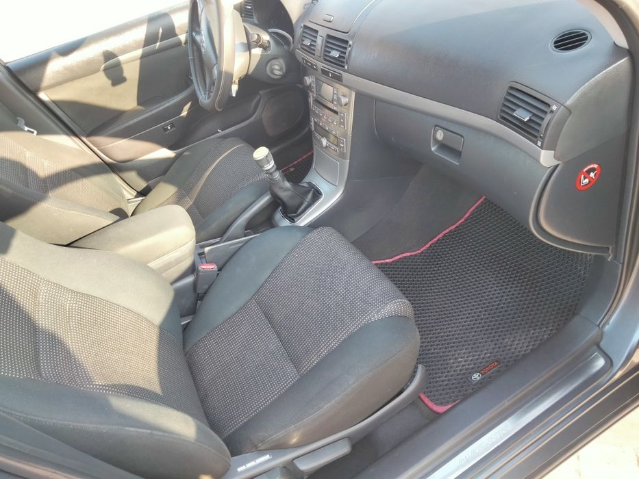 Тойота  Авенсіс .