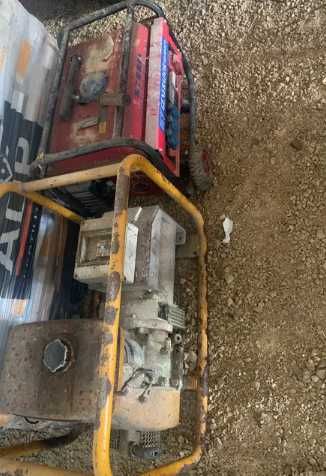 Geradores a gasolina (2 unidades disponíveis)