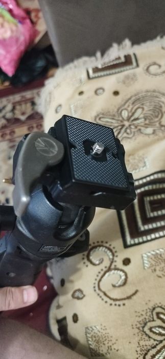 Монопод Manfrotto 685B + голова 486RC2