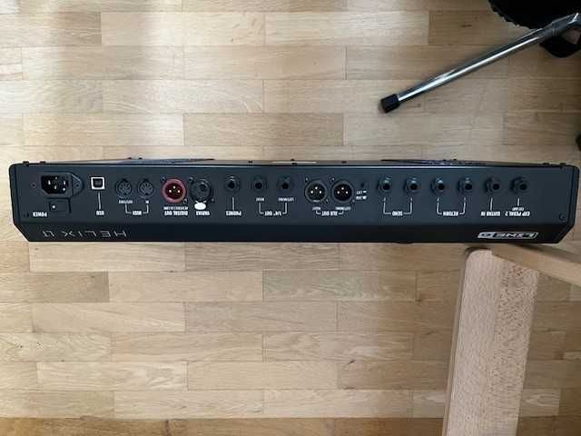 Pedaleira Line 6 Helix LT com saco Thomann