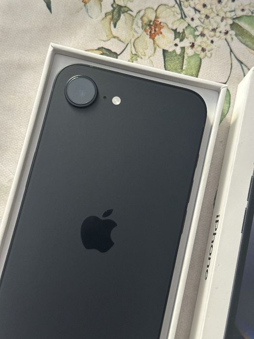 iPhone 16 е Black 128 gb