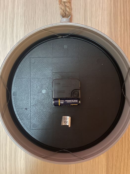 Relogio a pilhas com corda