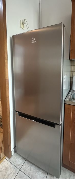 Lodówko-zamrażarka wolnostojąca Indesit - LR6 S2