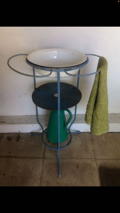 Conjunto de lavatório antigo