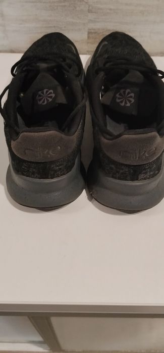 Кроссовки NIKE б/у