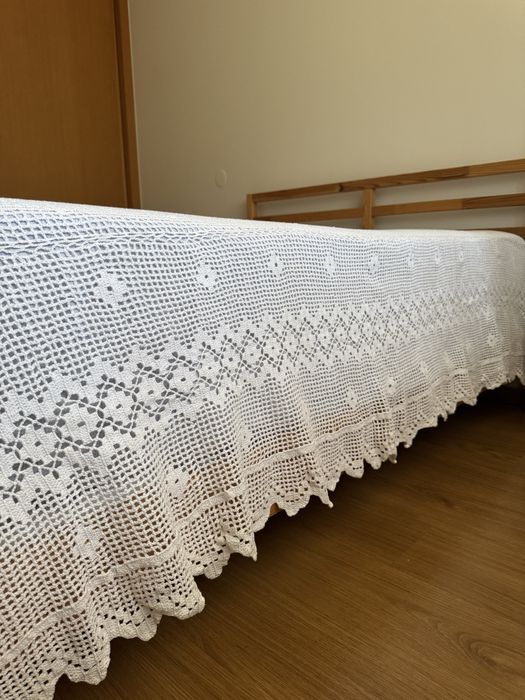 Colcha em renda feita à mão - cama de casal