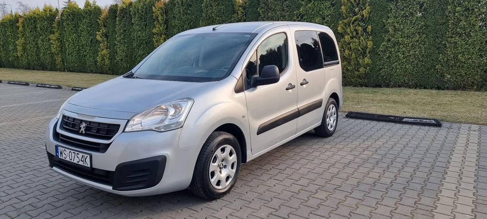 Peugeot Partner Bezwypadkowy Serwisowany ASO Super Stan Pierwszy Właściciel NOWE OPONY