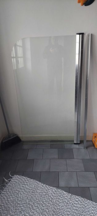 Resguardo em vidro para banheira
